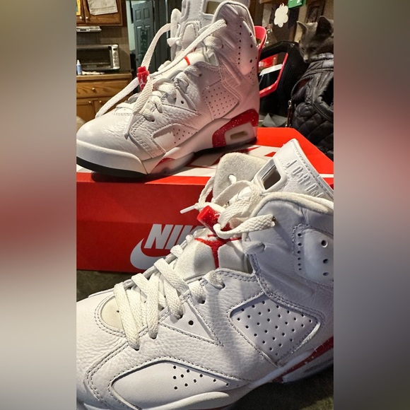 Jordan retro 6s red Oreo! - Picture 5 of 6